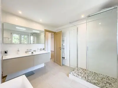 Salle de bains dans l'établissement Le Maubourg by Winsome Destination