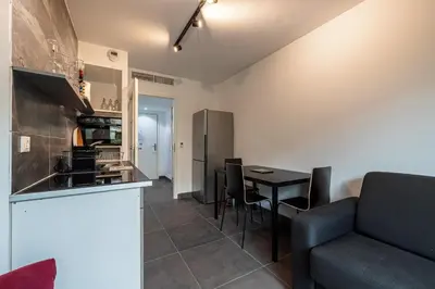 Cuisine ou kitchenette dans l'établissement New listing - 1 Bed Apt,Air-Con,Beach access,Sea