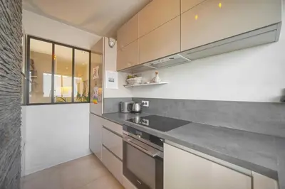 Cuisine ou kitchenette dans l'établissement FRGK 'Etoile du sud TERRASSE Vue Mer PALM BEACH WIFI FIBRE'