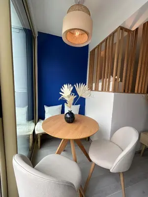 Coin salon dans l'établissement Riviera 1 ou Riviera 2 ou réservez les 2 Front de Mer Cagnes sur Mer Promenade de la plage