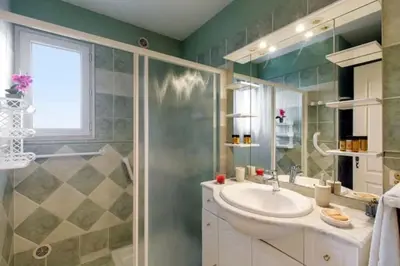 Salle de bains dans l'établissement Villa la Farigoulo
