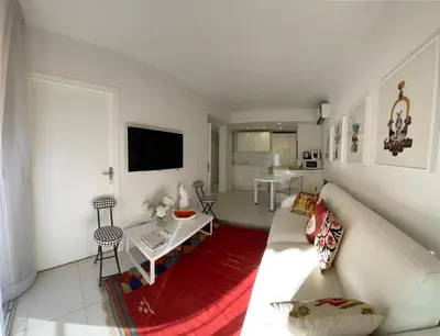 Télévision ou salle de divertissement dans l'établissement Renovated Cannes Centre Banane balcon