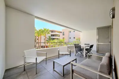 Balcon ou terrasse dans l'établissement Appartement , piscine, terrasse, proche croisette