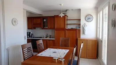 Cuisine ou kitchenette dans l'établissement Au calme, plages à pieds