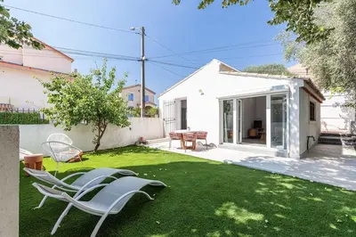 Jardin de l'établissement Maisonnette à 400m de la Plage