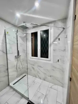 Salle de bains dans l'établissement Magnifique appartement -2min gare 5min plage