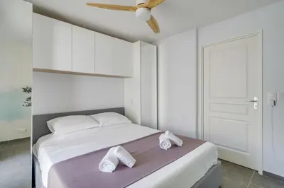 Un ou plusieurs lits dans un hébergement de l'établissement Le galet, appartement de standing, hyper centre, parking privé, à 100 m de la mer