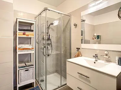 Salle de bains dans l'établissement OLD - Center Antibes 2 bedroom modern place