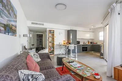 Cuisine ou kitchenette dans l'établissement OLD - Center Antibes 2 bedroom modern place