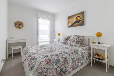 Un ou plusieurs lits dans un hébergement de l'établissement OLD - Center Antibes 2 bedroom modern place