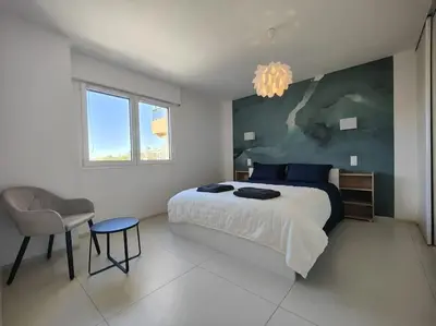 Un ou plusieurs lits dans un hébergement de l'établissement Cannes Vue mer T2 61m²+ parking
