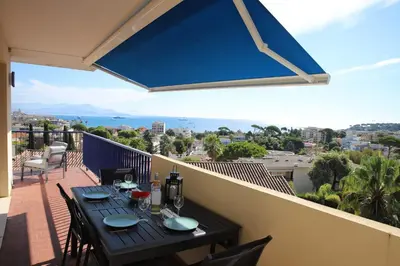 Balcon ou terrasse dans l'établissement Pretty haven of peace with sea view
