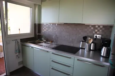 Cuisine ou kitchenette dans l'établissement Pretty haven of peace with sea view