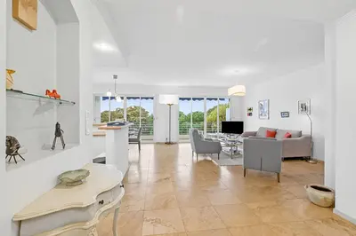 Télévision ou salle de divertissement dans l'établissement Le Soleil d'Antibes - Happy Rentals