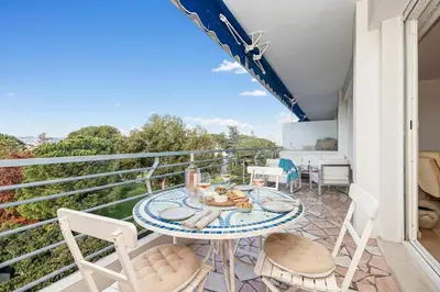 Balcon ou terrasse dans l'établissement Le Soleil d'Antibes - Happy Rentals