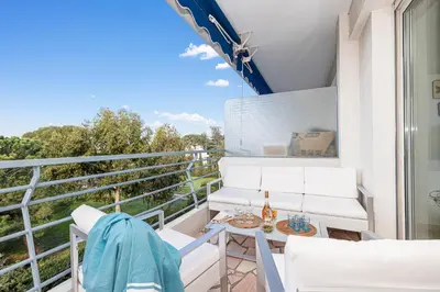 Balcon ou terrasse dans l'établissement Le Soleil d'Antibes - Happy Rentals