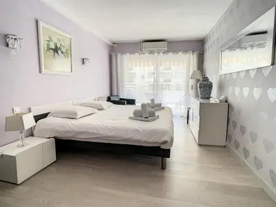 Un ou plusieurs lits dans un hébergement de l'établissement Appartements centre ville Cannes