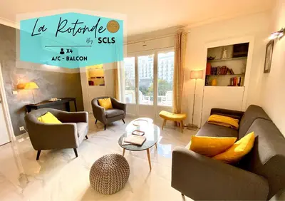 Coin salon dans l'établissement La Rotonde SCLS - Climatisation, Wifi, 2 chambres