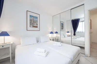Un ou plusieurs lits dans un hébergement de l'établissement NEW 2 bed apt in Antibes, 5 min walk to the Beach