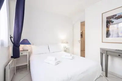 Un ou plusieurs lits dans un hébergement de l'établissement NEW 2 bed apt in Antibes, 5 min walk to the Beach