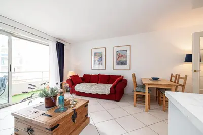 Coin salon dans l'établissement NEW 2 bed apt in Antibes, 5 min walk to the Beach
