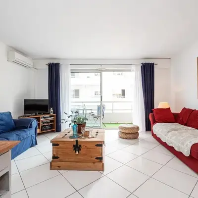 NEW 2 bed apt in Antibes