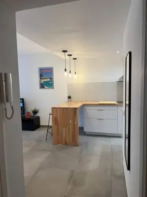 Cuisine ou kitchenette dans l'établissement Studio proche plage et vieil Antibes + Parking