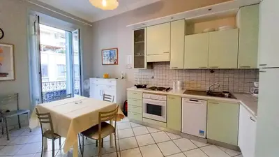 Cuisine ou kitchenette dans l'établissement Mimosa 2