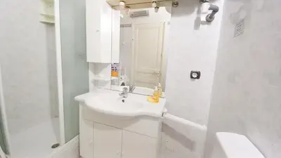 Salle de bains dans l'établissement Mimosa 2