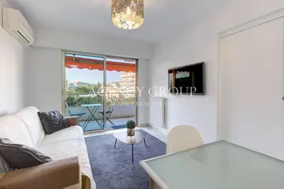 Télévision ou salle de divertissement dans l'établissement Appartement, 2 pièces, à deux pas de la Croisette