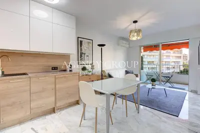 Cuisine ou kitchenette dans l'établissement Appartement, 2 pièces, à deux pas de la Croisette