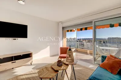 Télévision ou salle de divertissement dans l'établissement Appartement 3P - Vue Mer - Proche de la Croisette