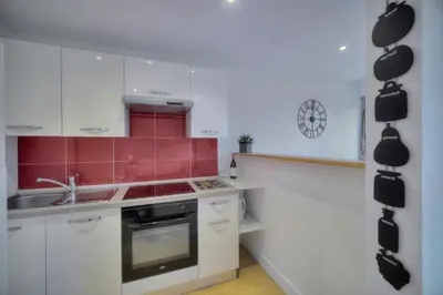 Cuisine ou kitchenette dans l'établissement Confortable Studio BALCON, Rouaze- CARLON MARTINEZ A0B123