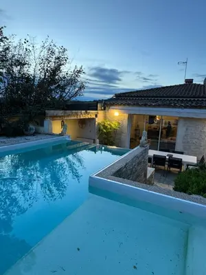 Piscine de l'établissement Villa du Parc de Vaugrenier ou située à proximité