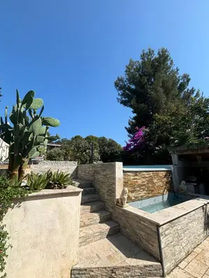 Piscine de l'établissement Villa du Parc de Vaugrenier ou située à proximité