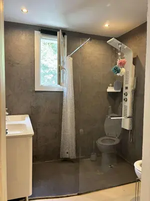 Salle de bains dans l'établissement Villa du Parc de Vaugrenier