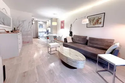 Coin salon dans l'établissement EUCALYPTUS - Ground Floor with Pool Near the Sea