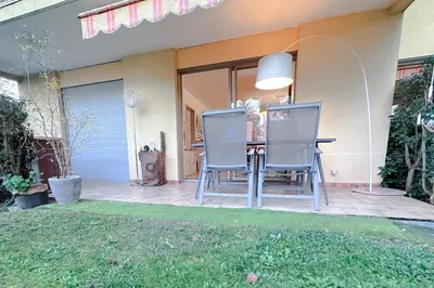Terrasse ou espace extérieur de l'établissement EUCALYPTUS - Ground Floor with Pool Near the Sea