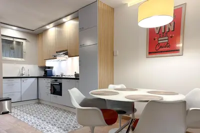 Cuisine ou kitchenette dans l'établissement EUCALYPTUS - Ground Floor with Pool Near the Sea