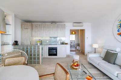 Cuisine ou kitchenette dans l'établissement Emilie - panoramic sea views beach facing paradise