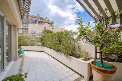 Jardin de l'établissement Le Cap St-Charles - Spacieux dernier étage - terrasses - climatisation - parking