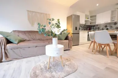 Cuisine ou kitchenette dans l'établissement Le Cocon Tanit - Apt 4 Prs - piscine - 5 min plages