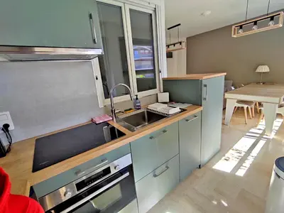 Cuisine ou kitchenette dans l'établissement Eaux Bulles Azur