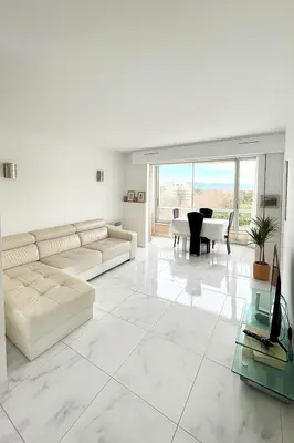 Coin salon dans l'établissement STUDIO 4 COUCHAGES - À 12 min de la plage à pied - Wifi inclus - parking et linge en option