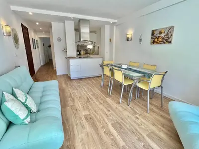 Cuisine ou kitchenette dans l'établissement Mimosas by Welcome to Cannes
