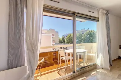 Balcon ou terrasse dans l'établissement Spacieux studio à 150m de la plage 2 terrasses