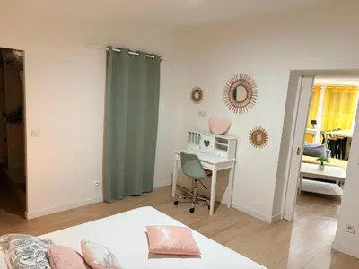 Un ou plusieurs lits dans un hébergement de l'établissement Joli Rez de jardin 4 pièces à Cagnes sur Mer