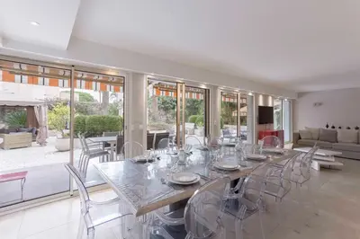 Coin salon dans l'établissement Jardin d'Azur – Terrace, Calm & Croisette