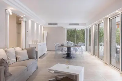 Coin salon dans l'établissement Jardin d'Azur – Terrace, Calm & Croisette