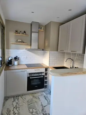 Cuisine ou kitchenette dans l'établissement Charmant studio centre de Cannes